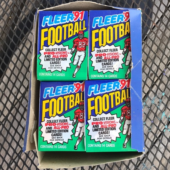 Box of 35 packs trading cards